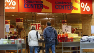 توقعات الاقتصاد الألماني تهبط بمعنويات المستهلكين