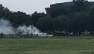 رجل يشعل النار في نفسه قرب البيت الأبيض