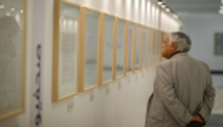 وثائق بخطوط أيدي المبدعين والرواد بمعرض الكتاب الإماراتي