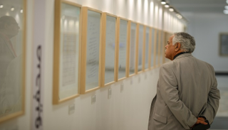 وثائق بخطوط أيدي المبدعين والرواد بمعرض الكتاب الإماراتي