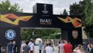 اشتباكات بين جماهير أرسنال وتشيلسي على هامش نهائي اليوروبا ليج