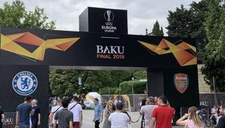 جماهير أرسنال وتشيلسي في باكو