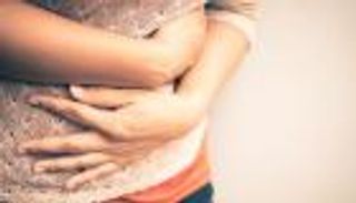 أبرزها تجنُّب القهوة.. ٧ طرق بسيطة لتفادي آلام الدورة