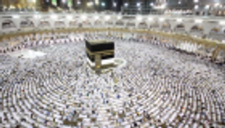 تسهيلاً للعبادة.. نظام تبريد متطوّر يُنعِش جوّ الحرم المكي