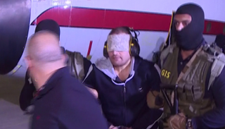 لحظة تسليم الإرهابي هشام عشماوي إلى مصر 