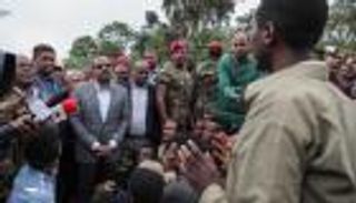 آبي أحمد يتفقد عائدين من النزوح إثر اشتباكات عرقية