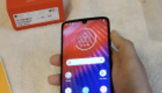 بالفيديو.. أمازون تبيع هاتف موتورولا Moto Z4 قبل الإعلان الرسمي