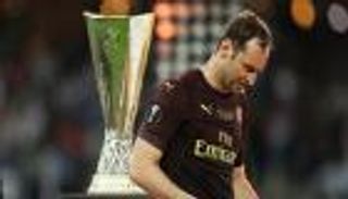 بيتر تشيك يعتزل بعد خسارة مريرة في نهائي الدوري الأوروبي