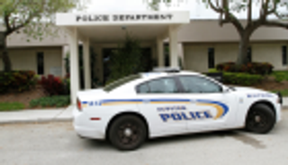 رجل يشتكي الشرطة الأمريكية بعدما أفلت من عناصرها