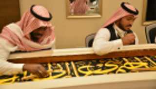 كسوة الكعبة تجذب أنظار ضيوف قمة مكة