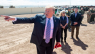 ترامب يفرض رسوما جمركية على السلع من المكسيك