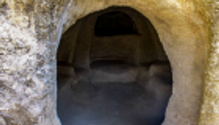 إثيوبي يحفر كهفا يصبح مزارا سياحيا.. قصة "دنبورا"