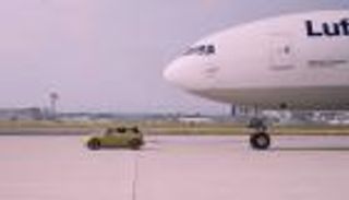 ميني كوبر تطرح فيديو غريبا للتعريف بقدرات سياراتها الجديدة.. شاهد