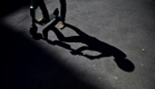 مصرع شاب على سكوتر كهربائي.. وتحذيرات من خطر المركبة