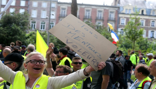 مظاهرات السترات الصفراء تتواصل في باريس - أرشيفية