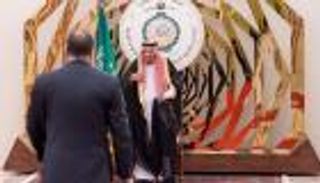 الملك سلمان يستقبل الوفود المشاركة في القمة الإسلامية