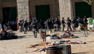 إصابات واعتداءات خلال اقتحام مئات المستوطنين للمسجد الأقصى