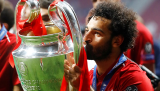 صلاح مع كأس دوري الأبطال