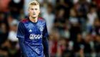 دي ليخت يتراجع عن فكرة الانتقال إلى برشلونة