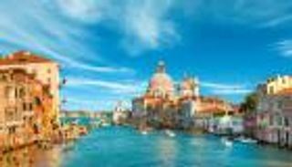 رحلة فينيسيا باهظة الثمن؟ نكشف أسرار الفنادق والمطاعم والمتاجر الرخيصة