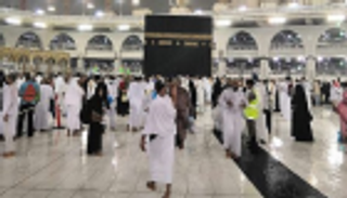 بالصور.. هطول أمطار متوسطة على مكة المكرمة