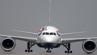 طائرة الخطوط البريطانية أثناء هبوطها في باكستان - أ.ف.ب