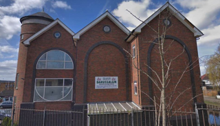 الضباط أجروا تحقيقات في موقع الهجوم على المسجد