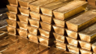 الذهب يصعد لأعلى ذروة في شهرين بفضل الإقبال على الملاذ الآمن