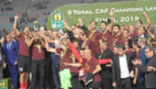 شوط ثالث بين جماهير الترجي والوداد في باريس