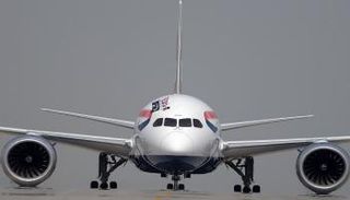 طائرة الخطوط البريطانية أثناء هبوطها في باكستان - أ.ف.ب