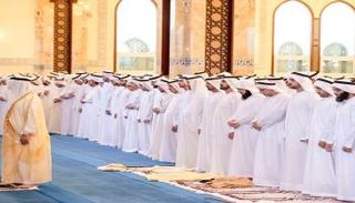  الشيخ محمد بن راشد آل مكتوم خلال صلاة عيد الفطر 