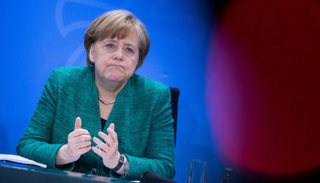 ميركل تعارض انتقادات القطاع الصناعي لحكومتها 