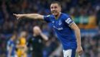 قائد إيفرتون يعلن رحيله عن الفريق بعد 12 موسما