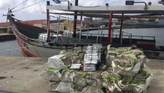 المخدرات بعد ضبطها في السفينة البرازيلية