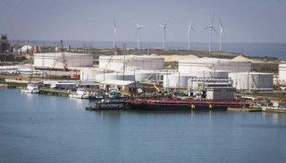 النفط يتراجع بعد ارتفاع مخزونات أمريكا