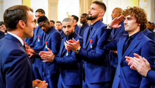ماكرون يكرم منتخب فرنسا