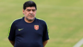 مارادونا يعرض خدماته على عملاق البريمييرليج