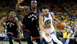 ستيفن كوري خلال اللقاء