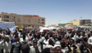 الإمارات تتابع بقلق الأحداث بالسودان وتدعو لاستئناف الحوار