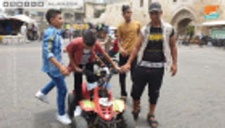 عيد الفطر.. فرصة موسمية للعاطلين عن العمل بغزة