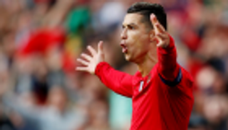 فيديو.. جماهير البرتغال تستبعد فوز رونالدو بالكرة الذهبية