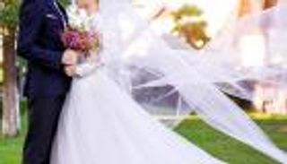 سخرية من فستان عروس يحول زفافها إلى ساحة حرب