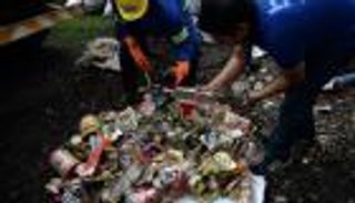 حملة نظافة لمنحدرات جبل إيفرست