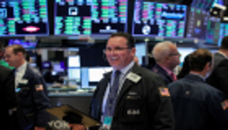 تصريحات ترامب الإيجابية حول المكسيك ترفع الأسهم الأمريكية