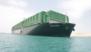  113 سفينة تعبر قناة السويس خلال أول يومين لعيد الفطر المبارك 