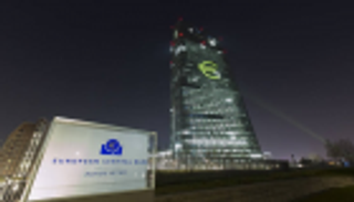 حرب التجارة تُجبر "المركزي الأوروبي" على تأجيل رفع الفائدة 