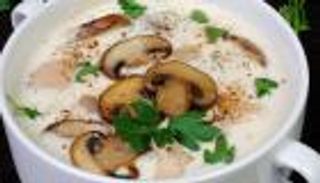 طريقة عمل شوربة الفطر بالدجاج وبالبروكلي