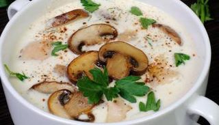 شوربة الفطر بالدجاج وبالبروكلي