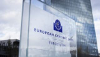 المركزي الأوروبي يرفع توقعاته للتضخم والنمو في 2019 