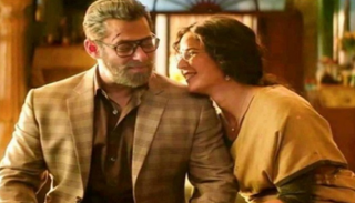 مشهد من فيلم "بهارات"